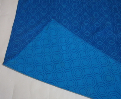 Retro sininen pöytäliina 155 cm x 110 cm