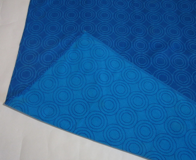 Retro sininen pöytäliina 155 cm x 110 cm