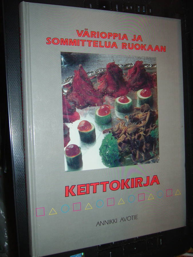 Avotie : Värioppia ja sommittelua ruokaan ( 1 p. 1991. )
