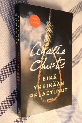 Agatha Christie : Eikä yksikään pelastunut ( 2019 WSOY )