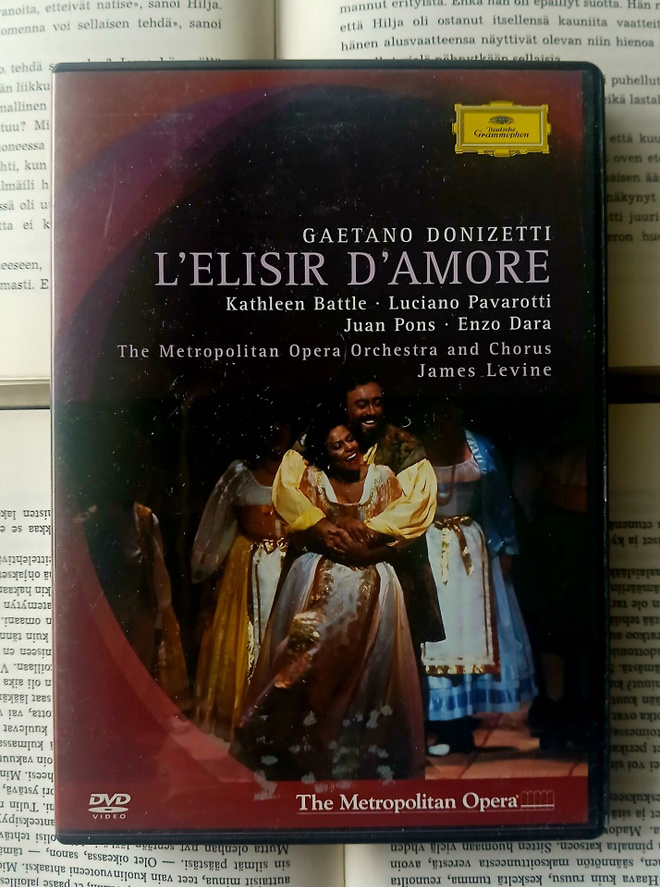 Donizetti • Pavarotti • Battle - L'elisir d'amore (DVD)
