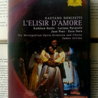 Donizetti • Pavarotti • Battle - L'elisir d'amore (DVD) - pikkukuva 1