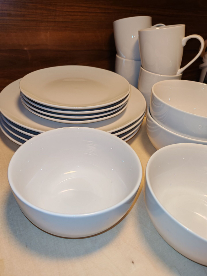 UUSI Eaton dining -  astiasto neljälle, valkoinen - 16 osaa