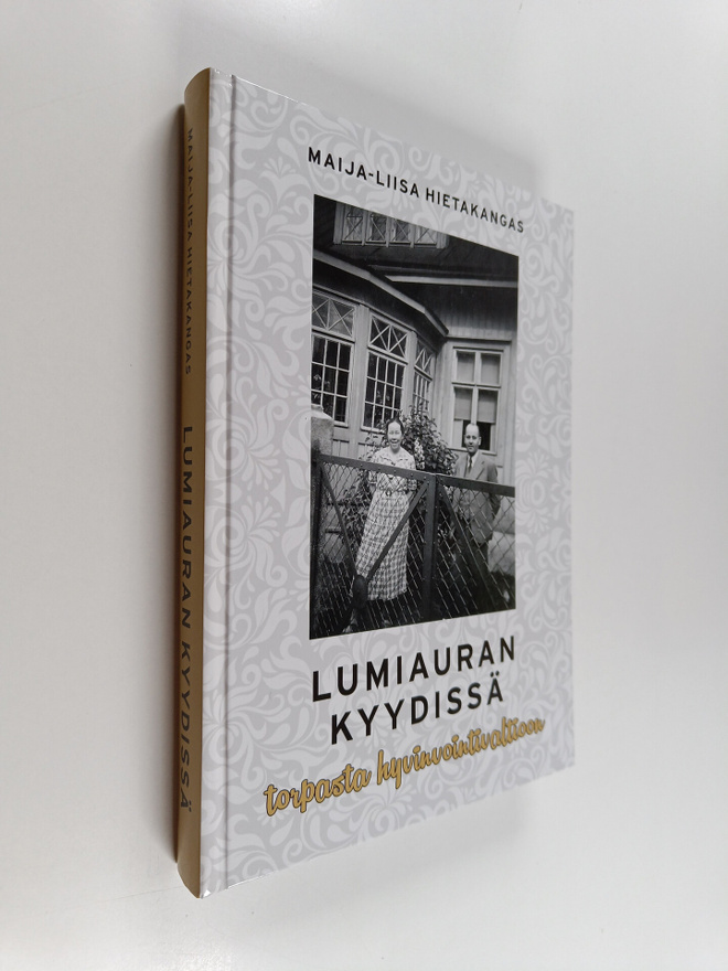 Maija Liisa Hietakangas : Lumiauran kyydissä : torpasta h...
