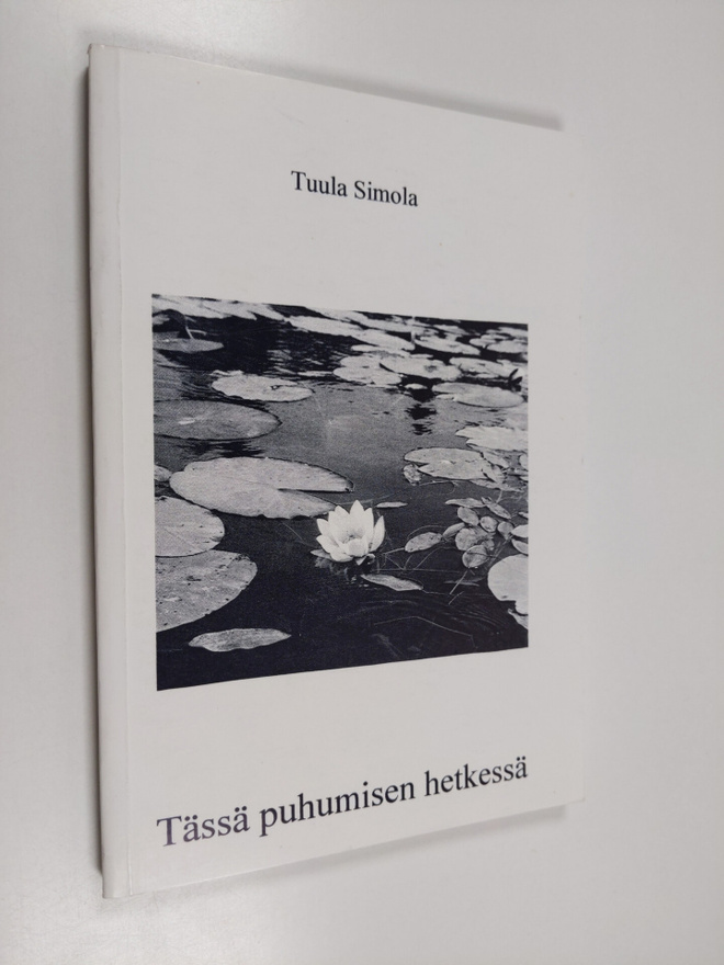 Tuula Simola : Tässä puhumisen hetkessä : runoja