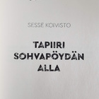 Sesse Koivisto: Tapiiri sohvapöydän alla (signeerattu) - pikkukuva 2