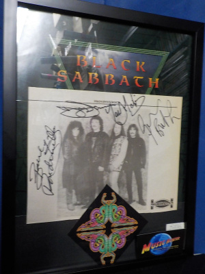 BLACK SABBATH TAULU NELJÄLLÄ NIMMARILLA