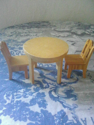 Nukkekoti Lundby puinen pöytä ja tuolit
