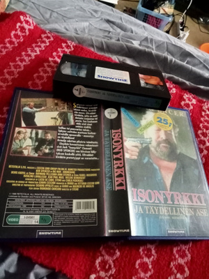 Iso nyrkki ja täydellinen ase Vhs