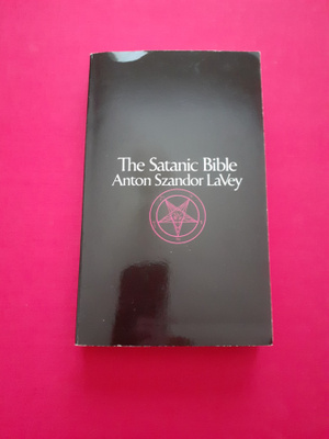 The Satanic Bible KIRJA