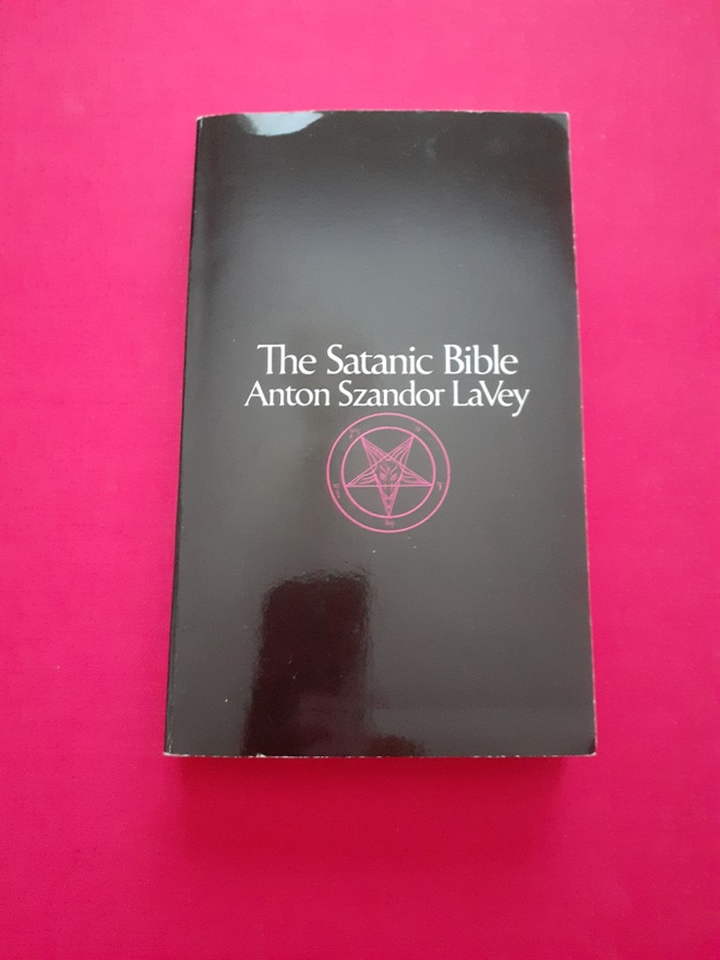 The Satanic Bible KIRJA