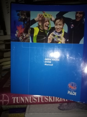 PADI OPEN WATER DIVER MANUAL ( SIS POSTIKULU)