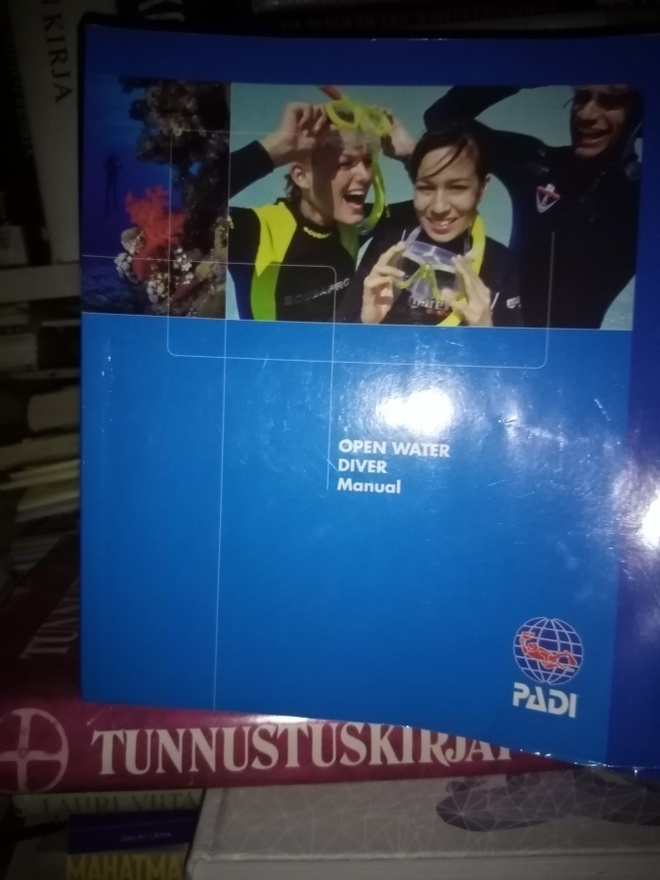 PADI OPEN WATER DIVER MANUAL ( SIS POSTIKULU)