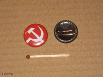 Sirppi ja Vasara rintanappi 1" c3