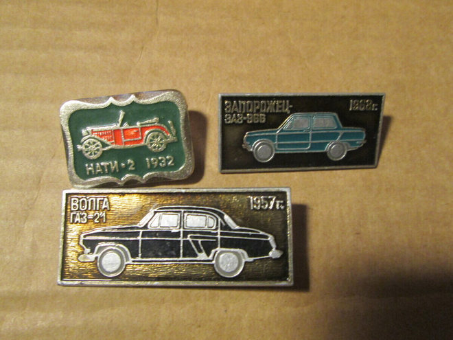 CCCP: kolme vintage autopinssiä