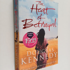 Douglas Kennedy : The heat of betrayal - pikkukuva 1
