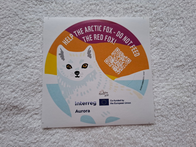 Help the arctic fox – do not feed the red fox! Sticker