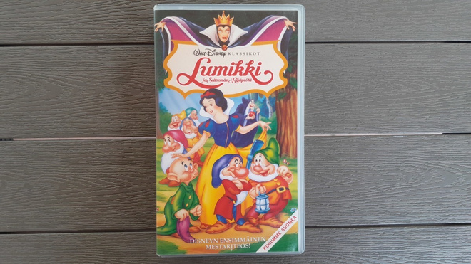 VHS: Lumikki ja Seitsemän Kääpiötä (Disney Klassikot 1937/?)