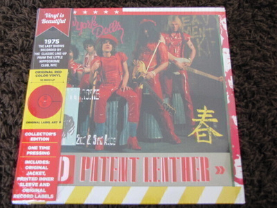 New York Dolls red patent leather lp muoveissa pun vin 2022