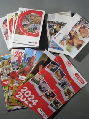 SCHLEICH KATALOGIT ( useammalta vuodelta )