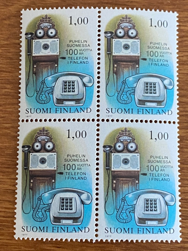 PUHELIN SUOMESSA 100 VUOTTA NELIÖ**
