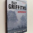 Elly Griffiths : Aavekentät - pikkukuva 1