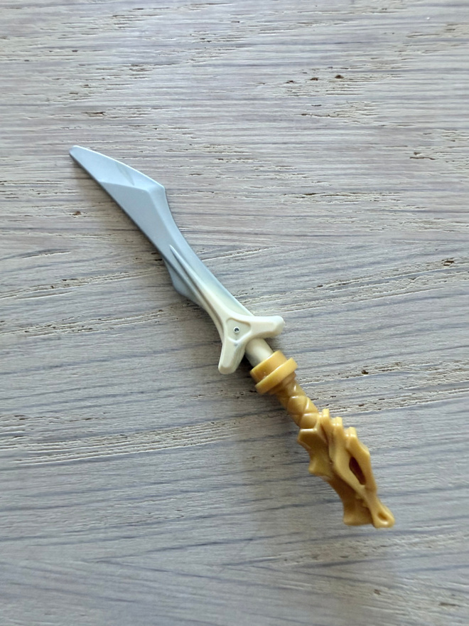 LEGO Ninjago miekka lohikäärme kahvalla