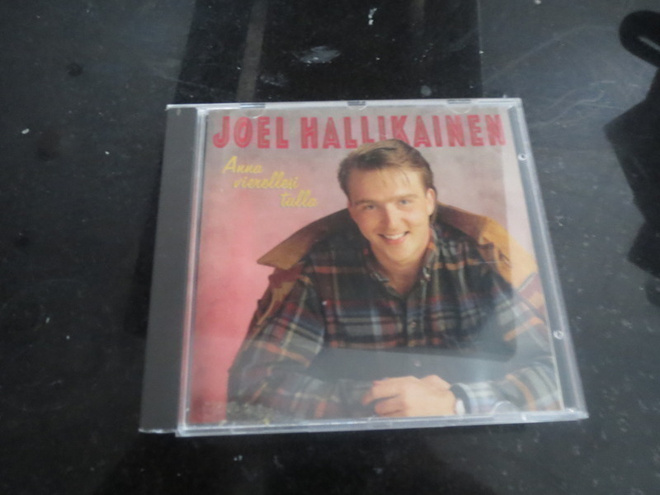 Joel Hallikainen - Anna Vierellesi Tulla