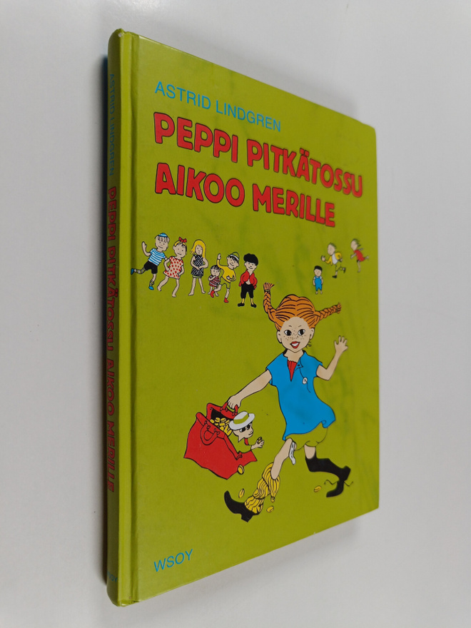 Astrid Lindgren : Peppi Pitkätossu aikoo merille