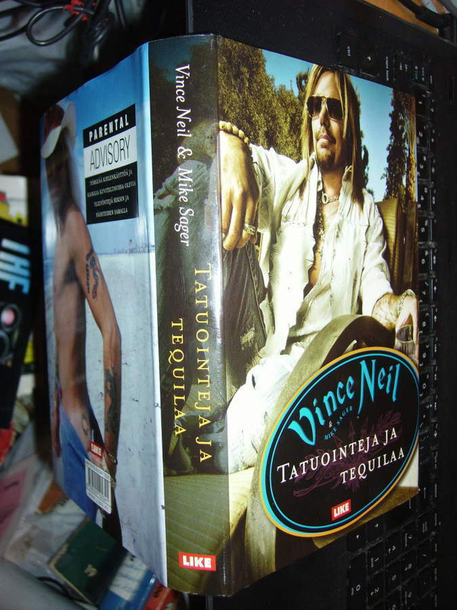 Vince Neil : Tatuointeja ja tequilaa ( 1 p. 2010 ) EIPK