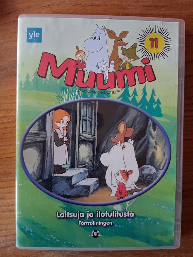 Muumilaakson tarinoita LOITSUJA JA ILOTULITUSTA