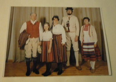 Karjalaisia kansallispukuja (Seiskari, Koivisto), ei p.