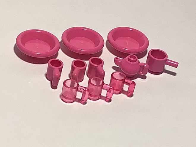 Lego Friends pinkkejä astioita