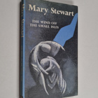 Mary Stewart : The wind off the small isles - pikkukuva 1