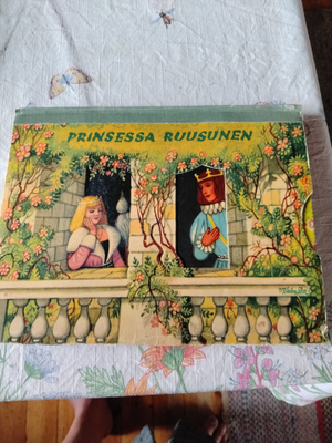 kolmiulotteinen prinsessa ruususen kuvakirja