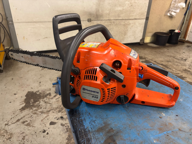 Husqvarna 235 moottorisaha