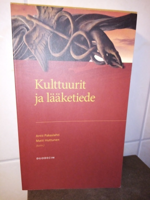 Pakaslahti :  Kulttuurit ja lääketiede ( SIS POSTIKULU)