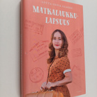 Lotta-Sofia Saahko : Matkalaukkulapsuus (signeerattu, tek... - pikkukuva 1
