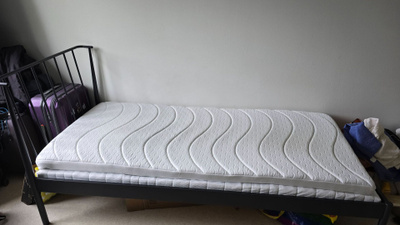 Jysk sängynrunko 90x200 cm ja patja