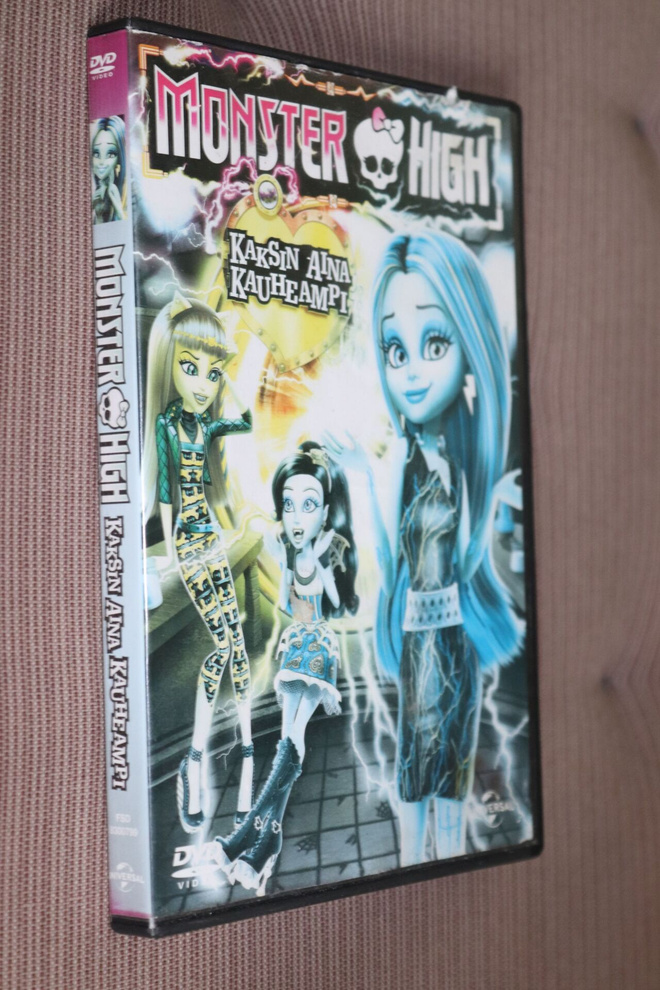 DVD Monster High Kaksin aina kauheampi