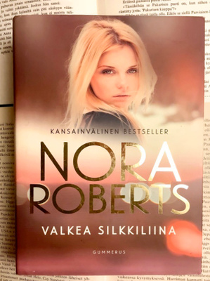 Nora Roberts - Valkea silkkiliina (sid.)