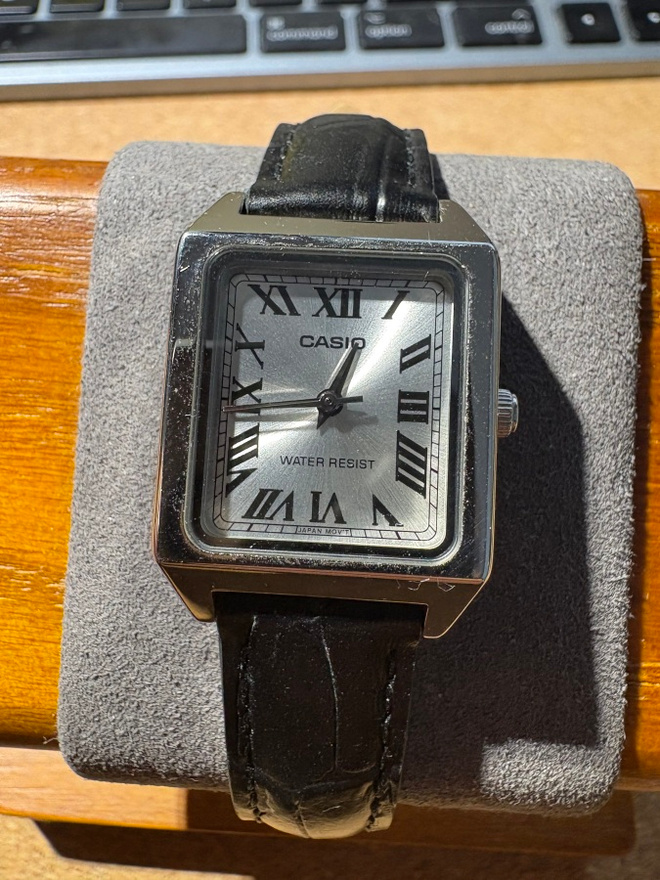 Casio LTP-V007L-7B klassinen hopea/musta naisten rannekello