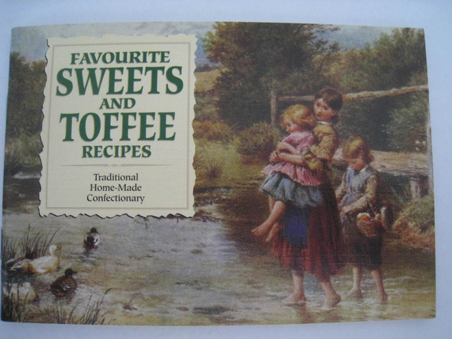 Makeiset ja Toffee reseptikirja Favourite Sweets and Toffee
