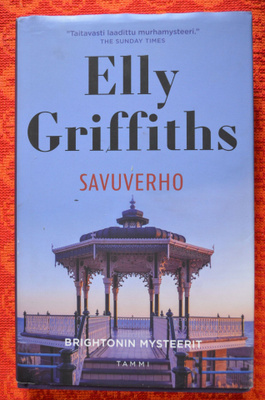 Elly Griffiths:  SAVUVERHO