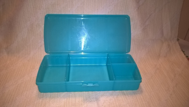 Tupperware - lokerikko / säilytysrasia - 28 x 13 cm