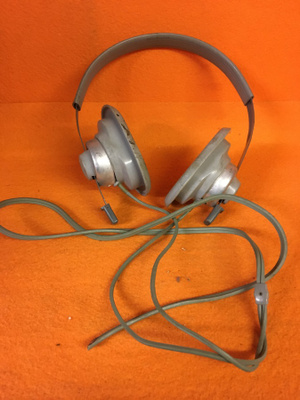 Vanhat kuulokkeet 4 (AKG)