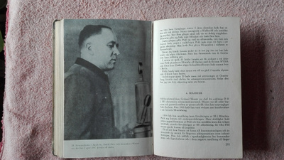 Rudolf Höss: Kommendant i Auschwitz. Självbiografiska...