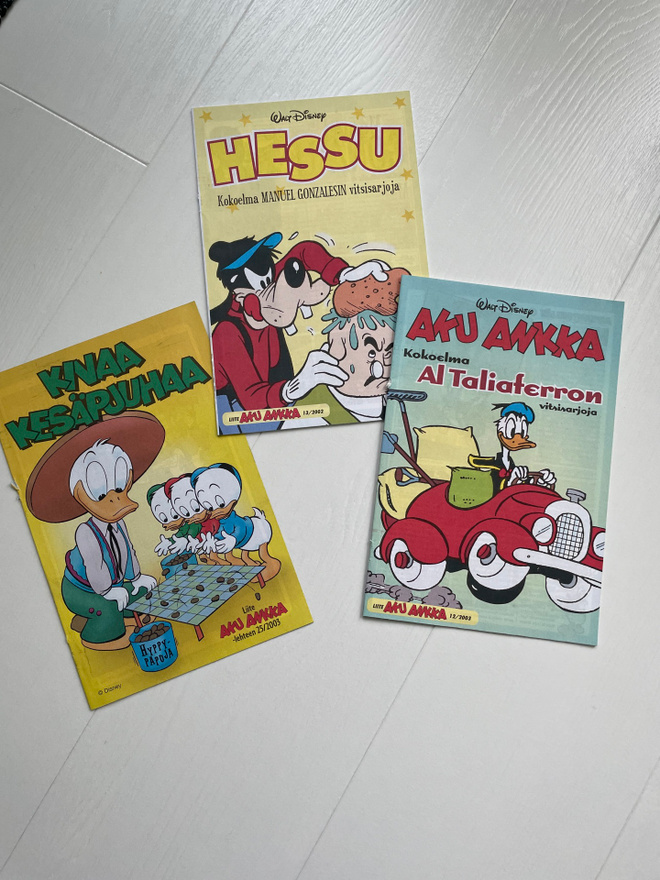 Aku Ankka sarjakuvan liitteet
