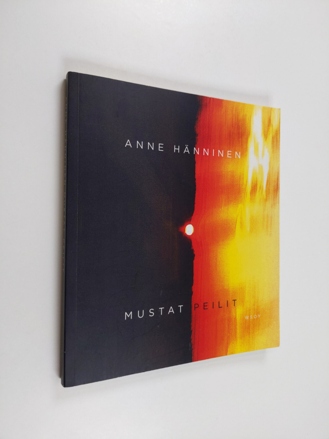 Anne Hänninen : Mustat peilit : runoja