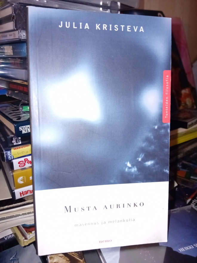 Julia Kristeva :  Musta aurinko  ( SIS POSTIKULU  )